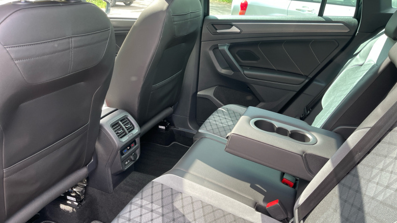 Volkswagen Tiguan 2.0 TDI 200 4Motion R-Line 5dr DSG Diesel Estate